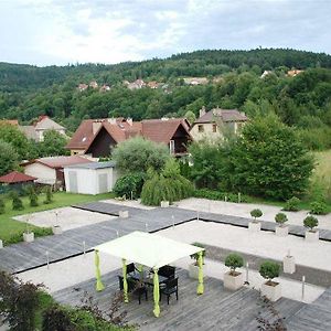 Black & White Hotel Osieczany Exterior photo