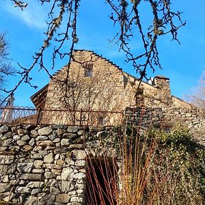 Chambre Ou Gite Dans Une Maison De Montagne - De Suzon A Zelie Appartement Entraigues  Exterior photo