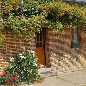 Logement Dans Ferme Equestre Appartement Lyons-la-Forêt Exterior photo