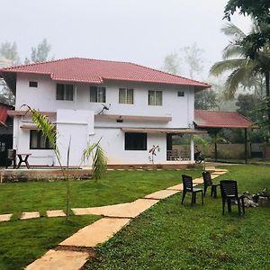 Greenhouse Lake Homestay Siddāpur Exterior photo