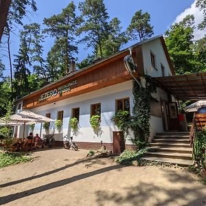 Penzion Jezero Hotel Vranov nad Dyjí Exterior photo