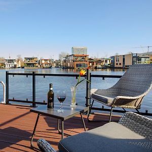 Houseboat Studio With Canalview And Free Bikes Bed and Breakfast Amsterdam Exterior photo