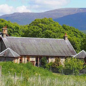 Uist Cottage Kingussie Exterior photo