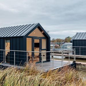 Tattenhall Marina Floating Pods Appartement Hargrave Exterior photo