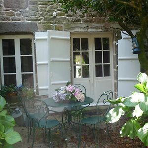 La Maison De Claire Bed and Breakfast Val-Couesnon Exterior photo