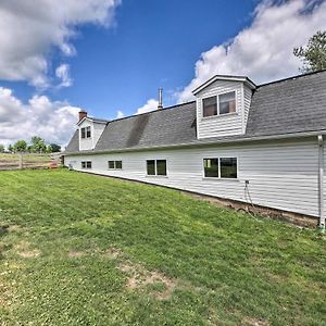 Loft Unplugged With Outdoor Space In Amish Country! Burton Exterior photo