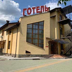 Каприз Hotel Kamjanets-Podilsky Exterior photo