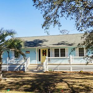 Cottage Breeze By Oak Island Accommodations Exterior photo