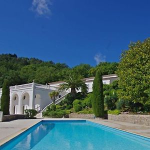 Chambre Luxueuse Avec Immense Piscine Vue Sur La Baie De Cannes Et L Esterel Avec Possibilite De Cabine 3 Personnes Hotel Fréjus Exterior photo