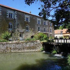 Le Moulin De Moquesouris - Chambres D'Hotes Et Table D'Hote Nazelles-Negron Exterior photo