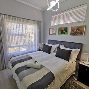 Guinea Fowl Self Catering Appartement Kaapstad Exterior photo