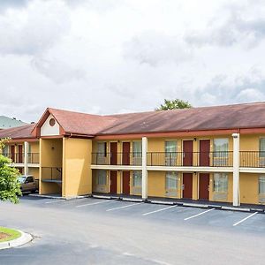 Econo Lodge Coliseum Charleston Exterior photo