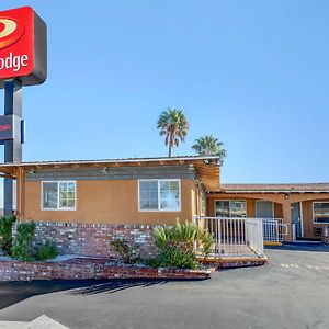 Econo Lodge On Historic Route 66 Barstow Exterior photo