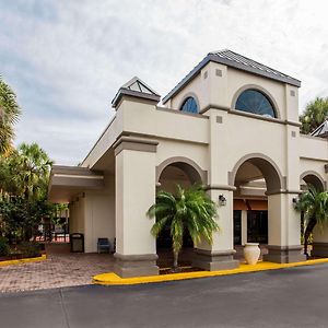 Days Inn & Suites By Wyndham Orlando Airport Exterior photo