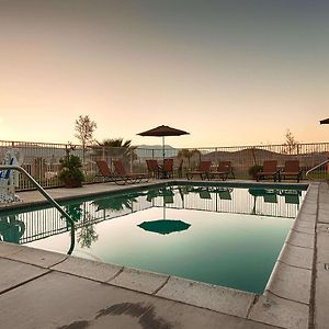 Best Western Plus Lake Elsinore Inn & Suites Exterior photo