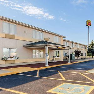 Super 8 By Wyndham Ionia Mi Hotel Exterior photo