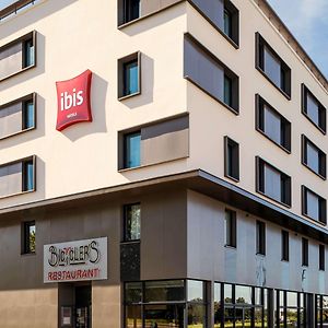 Ibis Hotel Saint Quentin en Yvelines V\u00E9lodrome Montigny-le-Bretonneux Exterior photo