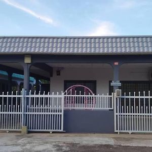 Mersing Spacious 3Bedroom With Free Parking Space Exterior photo