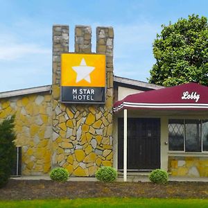 M Star Columbus North Motel Exterior photo