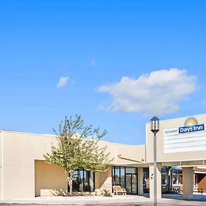 Days Inn By Wyndham Henrietta/Rochester Area Exterior photo