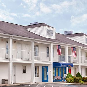 Baymont By Wyndham Tullahoma Hotel Exterior photo