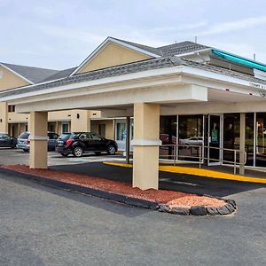 Quality Inn Waterbury Exterior photo