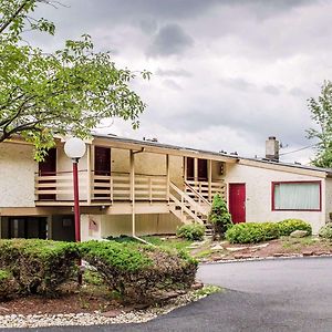 Econo Lodge Clarks Summit Exterior photo