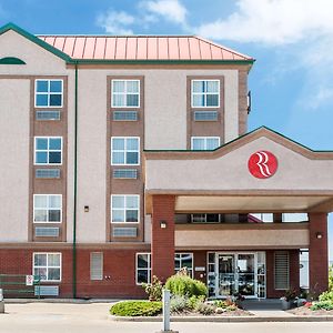 Ramada By Wyndham Sherwood Park Hotel Exterior photo