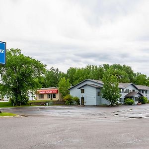 Rodeway Inn Rhinelander Exterior photo