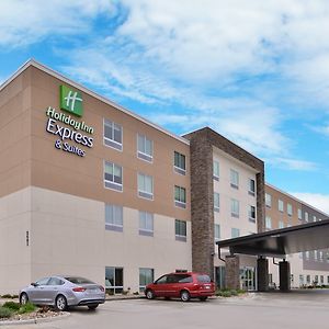 Holiday Inn Express & Suites - Marshalltown, An Ihg Hotel Exterior photo