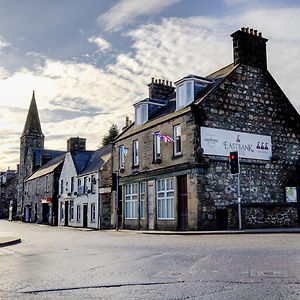 OYO Eastbank Hotel Rothes Exterior photo