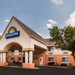 Days Inn By Wyndham Milan Sandusky South Exterior photo