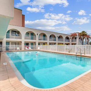 Redington Surf Resort By Travel Resort Services St. Pete Beach Exterior photo