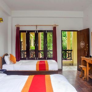 Hotel Chitwan Park Village Sauraha Exterior photo