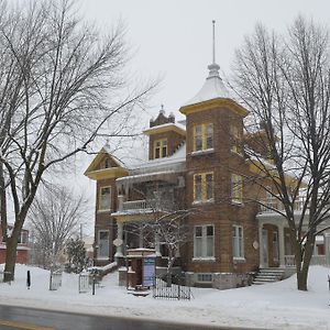 Le 100 St-Laurent Bed and Breakfast Louiseville Exterior photo