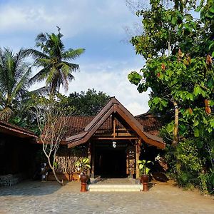 Griyo Jawi - Cabins & Pool Hotel Magelang Exterior photo