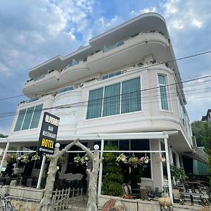 Hotel Ujvara Belsh Exterior photo