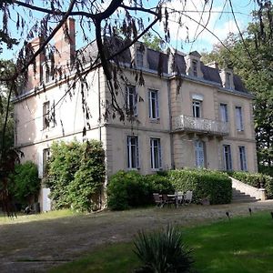 Chateau Du Grand Lucay Bed and Breakfast Bourbon-lʼArchambault Exterior photo