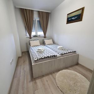 Apartman Basic 2 Appartement Doboj Exterior photo