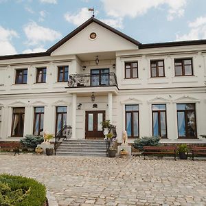 Palac Uniejow Bed and Breakfast Exterior photo