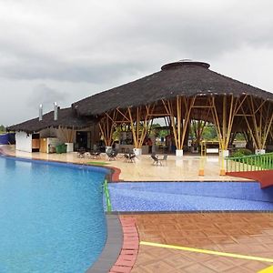 Urbanview Hotel Belitung Lodge Resto & Club House By Reddoorz Simpangempat Exterior photo