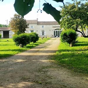 La Revetizon Bed and Breakfast Siecq Exterior photo