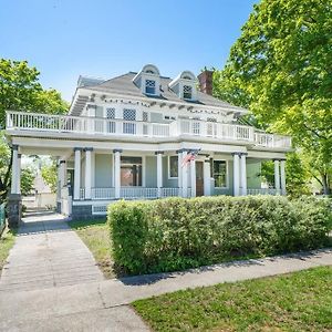 Historic Manor With 8 Bdrms 9 Baths & 3 Kitchens Villa Spokane Exterior photo