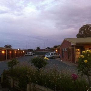 Bakery Park Motor Inn Tocumwal Exterior photo