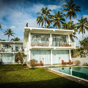 Infinity Of Sri Lanka Hotel Paiyagala Exterior photo