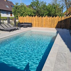 Logement Prive Dans Une Villa Avec Piscine Dalhunden Exterior photo