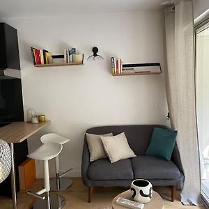 Agreable Et Moderne Studio A Neuilly Avec Jardin Appartement Exterior photo