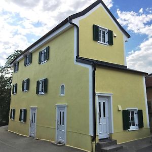 Haus Am Eck - Gaestehaus Und Appartements Altötting Exterior photo