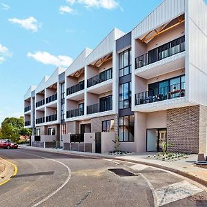 Jewel On Jubilee - New 1 Bed Apt With Parking Appartement Port Adelaide Exterior photo