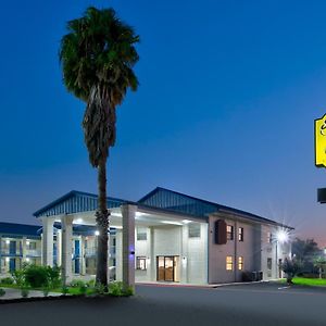 Super 8 By Wyndham Victoria - South - Hwy 59 Hotel Exterior photo